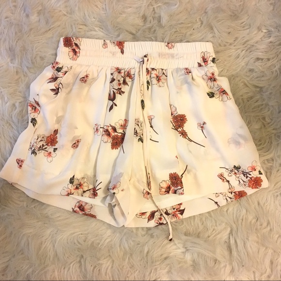 Pants - HyFve Floral off-white shorts - S